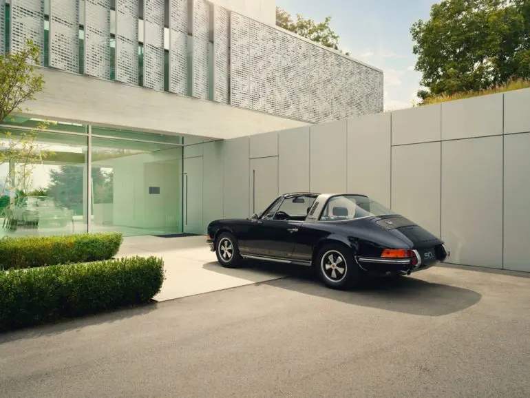 Porsche AG felicită Porsche Design pentru aniversarea a 50 de ani cu două mașini foarte speciale