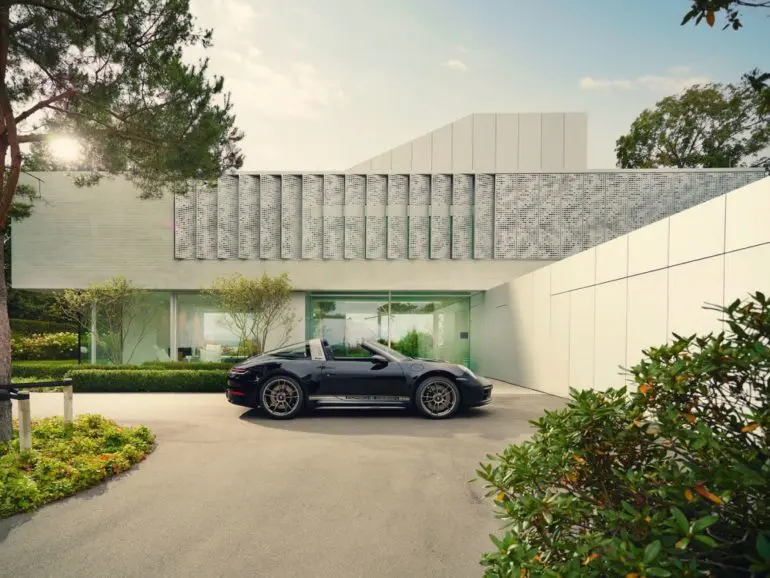 Porsche AG felicită Porsche Design pentru aniversarea a 50 de ani cu două mașini foarte speciale