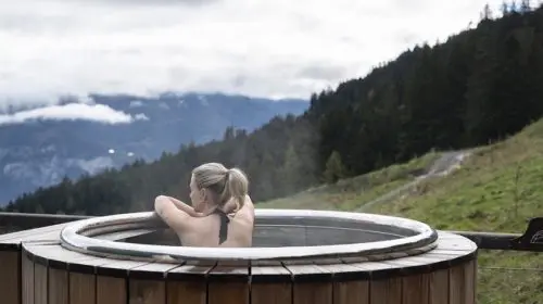 Audemars Piguet creează „Pod” – Cabina de lux ecologică din Alpi pentru un hotel elvețian