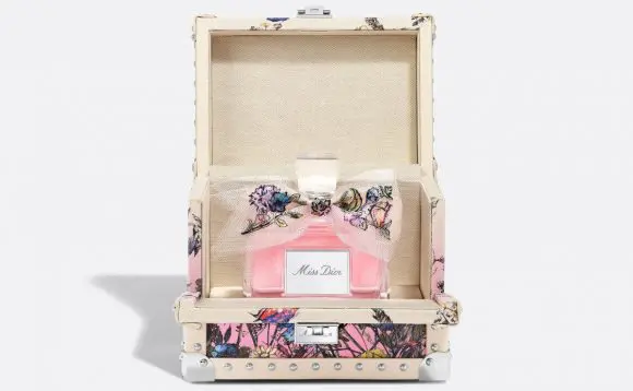 Noul parfum Miss Dior are propriul cufăr couture în ediție limitată