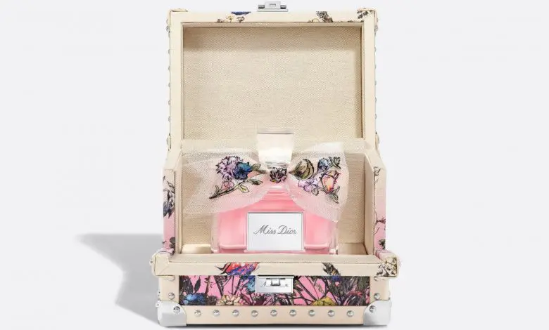 Noul parfum Miss Dior are propriul cufăr couture în ediție limitată