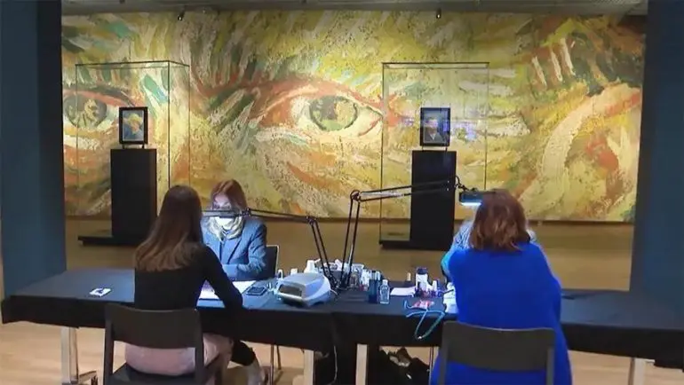 Muzeul Van Gogh se redeschide ca salon de frumusețe pentru a sfida regulile confuze ale COVID