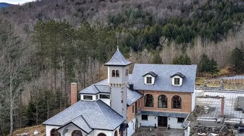 Videoclipul muzical „Easy On Me” al lui Adele prezintă o podgorie de 3,7 milioane Euro, din Sutton, Canada