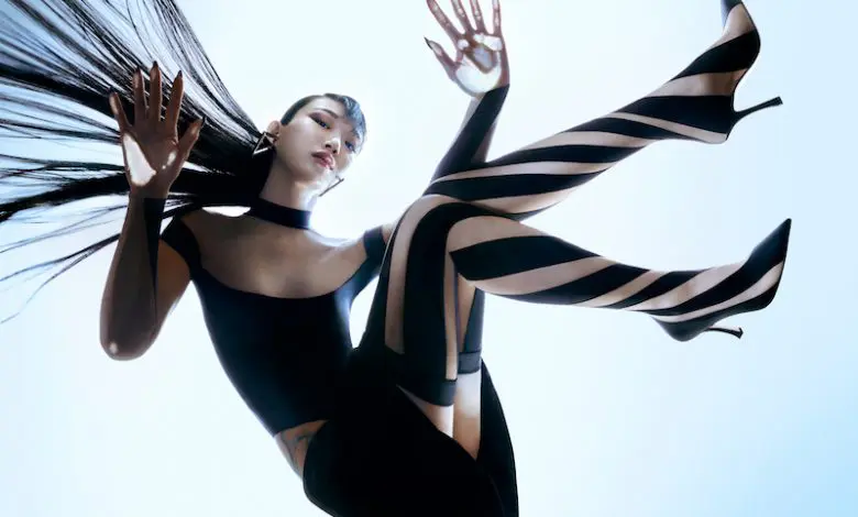 Jimmy Choo și Mugler redefinesc feminitatea