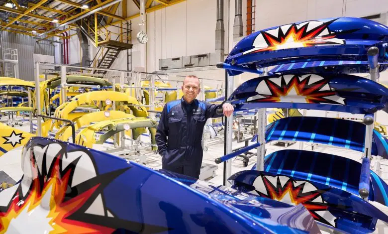 THE 8 X JEFF KOONS: competenţa în vopsit a uzinei din Landshut este demonstrată pe sculptura mobilă a lui Jeff Koons