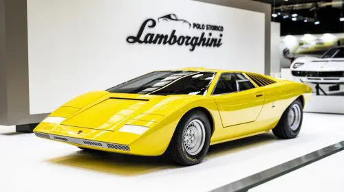 Lamborghini Polo Storico la Rétromobile Paris 2022. Un an dedicat istoriei motorului V12 începe cu expunerea a două legende iconice: Countach LP 500 și Miura SV