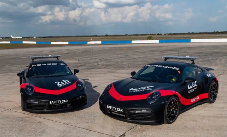 Porsche trimite două 911 Turbo S Safety Car într-un turneu mondial