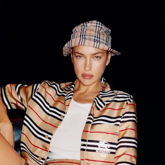 Colecția Burberry x Supreme Spring 2022 a fost dezvăluită