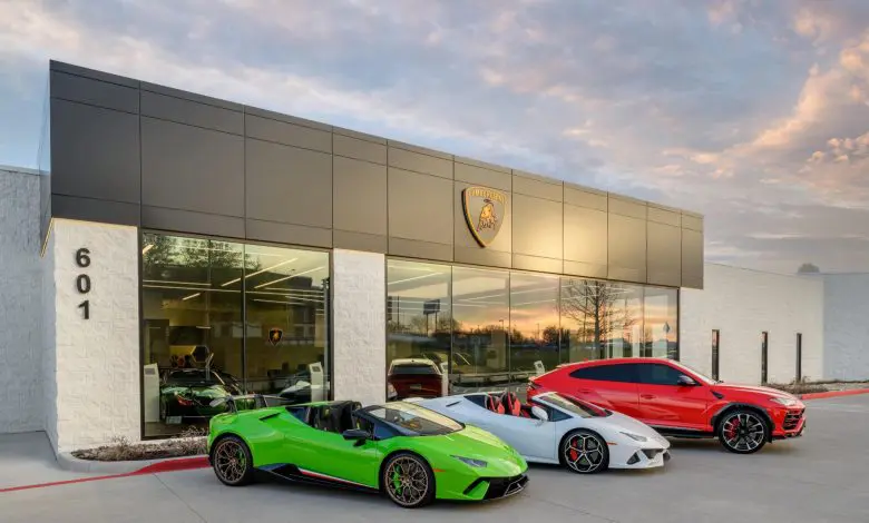 Lamborghini dezvăluie o nouă estetică de design în showroom-ul din Dallas