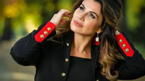 Felicia Akkaya: „Distincția și eleganța definesc noțiunea de femeie”