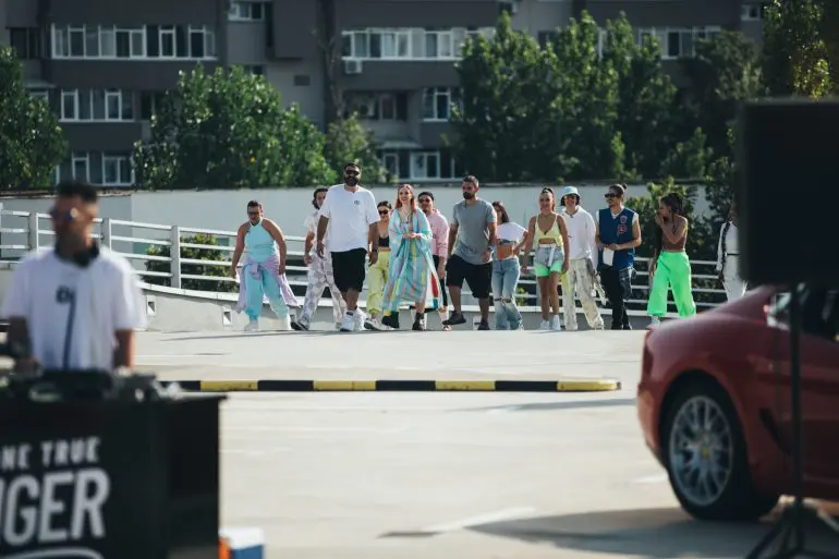 Un nou episod ONE TRUE SINGER este disponibil de astăzi pe HBO Max