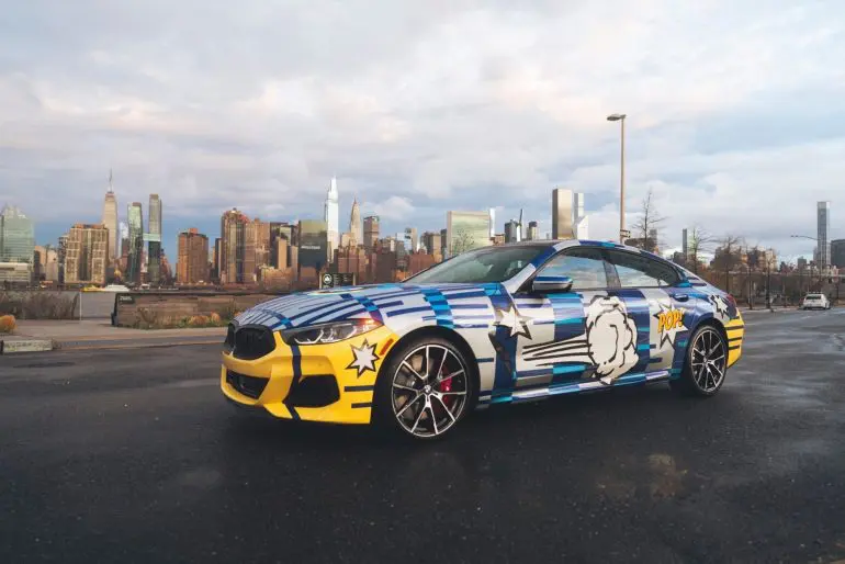 Singurul BMW THE 8 X JEFF KOONS semnat de artist este vândut cu 475.000 de dolari la o licitaţie caritabilă Christie's ce a avut loc la New York