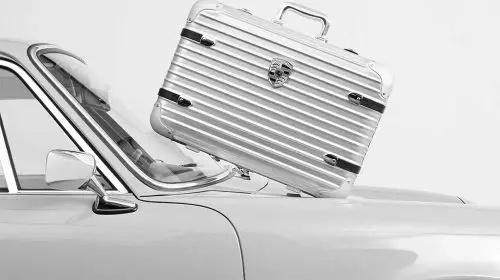 Geanta Pepita Rimowa x Porsche te trimite cu gândul la călătorie