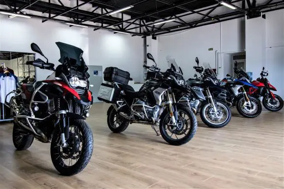 MOTO-HUB BMW Motorrad deschide noul sediu într-o spectaculoasă clădire istorică din Bucureşti