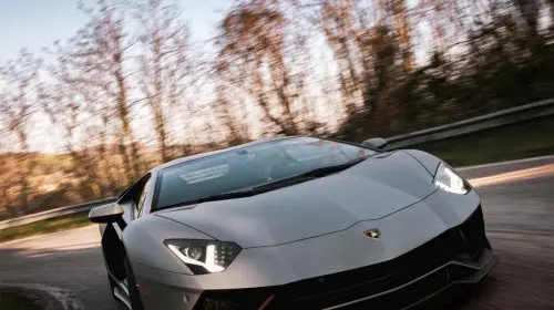 Ultimul Lamborghini Aventador Ultimae coupé a fost licitat alături de un NFT 1:1