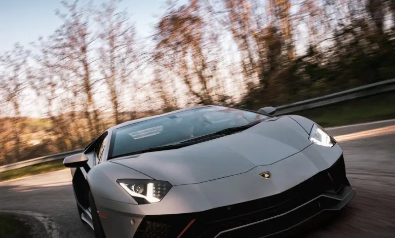 Ultimul Lamborghini Aventador Ultimae coupé a fost licitat alături de un NFT 1:1