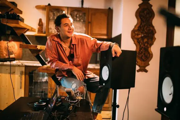 În episodul 8 din ONE TRUE SINGER concurenții își vor crea propriul EP și vor cânta LIVE la radio