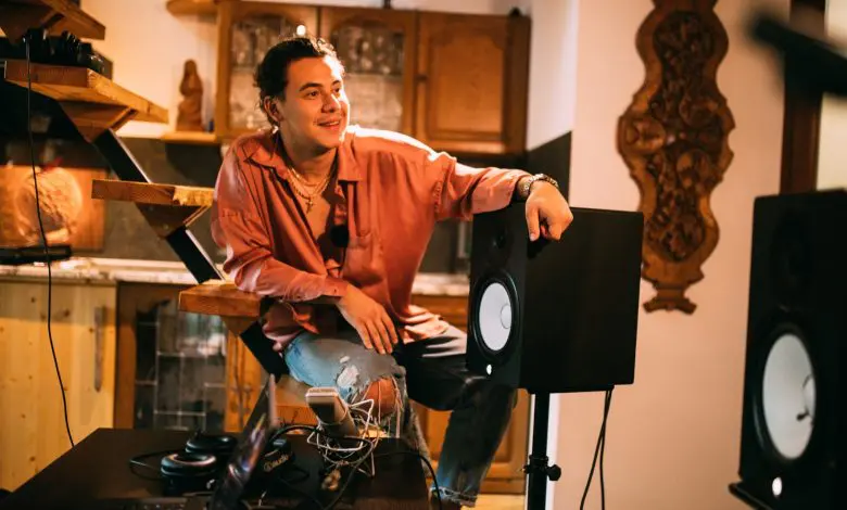 În episodul 8 din ONE TRUE SINGER concurenții își vor crea propriul EP și vor cânta LIVE la radio