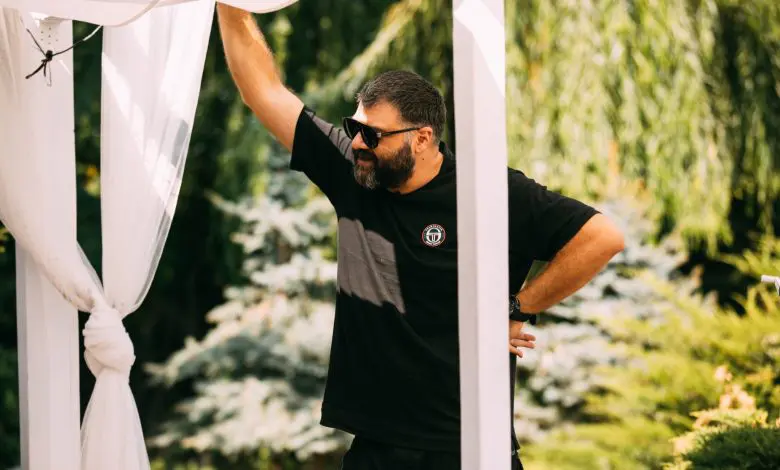 Episodul 6 din ONE TRUE SINGER este disponibil de vineri, 29 aprilie, pe HBO Max