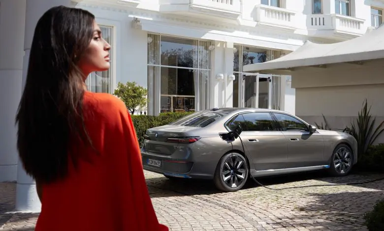 Dublă premieră: BMW Group este pentru prima dată partener oficial al Festivalului Internaţional de Film de la Cannes, BMW i7 pentru prima dată prezent oficial pe şosele