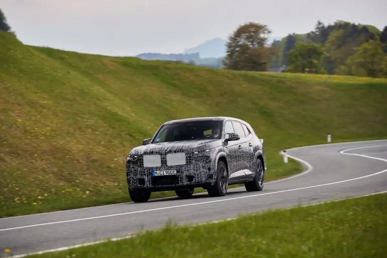 Experienţa M trece într-o nouă dimensiune: teste dinamice cu noul BMW XM