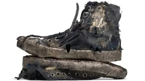 Balenciaga lansează încălțăminte zdrențuită în ediție limitată