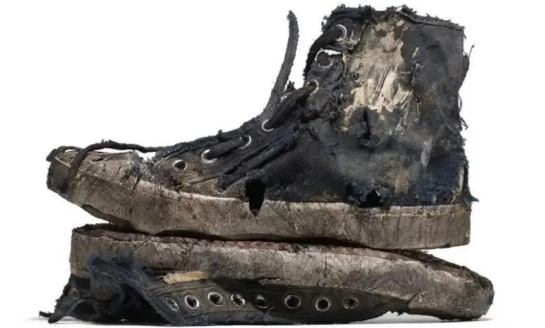 Balenciaga lansează încălțăminte zdrențuită în ediție limitată