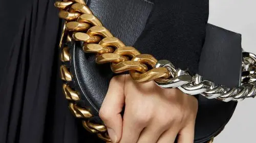 Stella McCartney a prezentat prima geantă din piele de ciuperci din lume