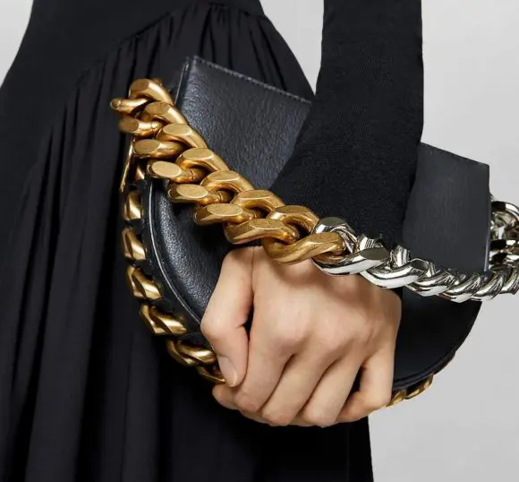 Stella McCartney a prezentat prima geantă din piele de ciuperci din lume