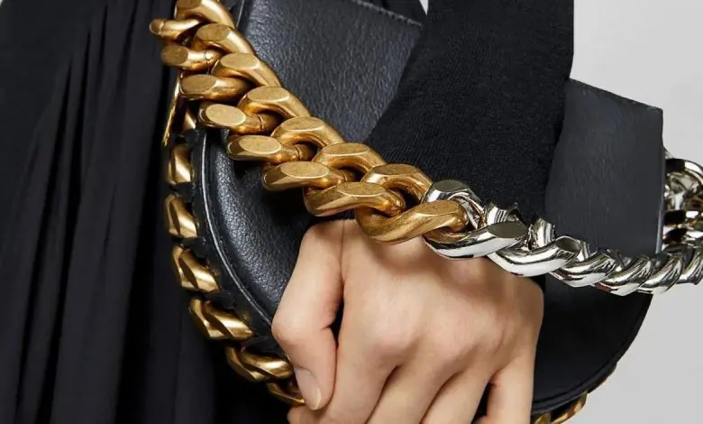 Stella McCartney a prezentat prima geantă din piele de ciuperci din lume