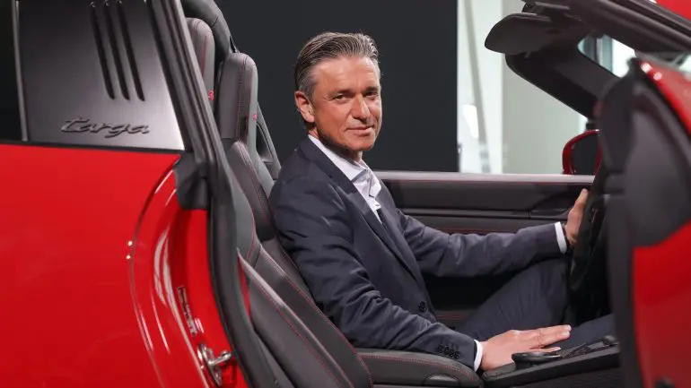Porsche își crește veniturile din vânzări și profitul operațional