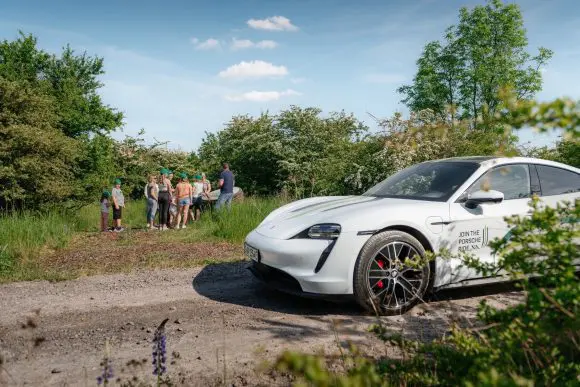 Turul Taycan în jurul lumii sprijină proiectele locale