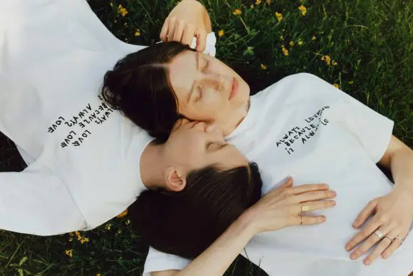 COS lansează colecția Pride „Love for All”