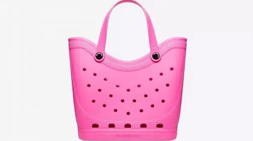 Noile genți Crocs de la Balenciaga sunt un must-have în această vară
