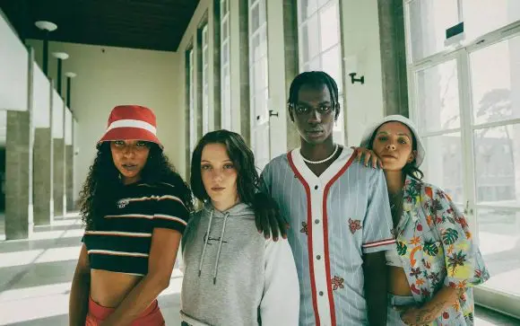 Karl Kani X Stranger Things lansează o colecție capsulă
