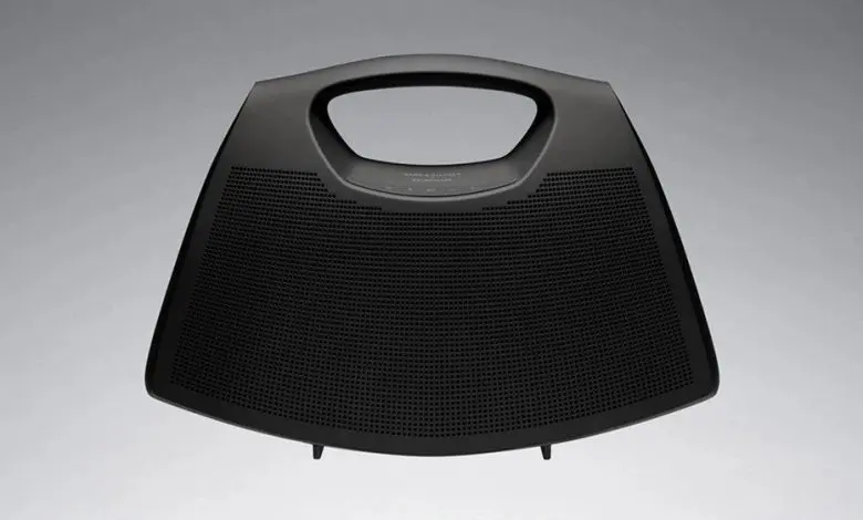 Balenciaga și Bang & Olufsen au realizat o geantă uimitoare