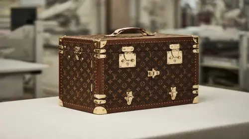 Louis Vuitton își onorează originile cu noul Vanity Mahjong