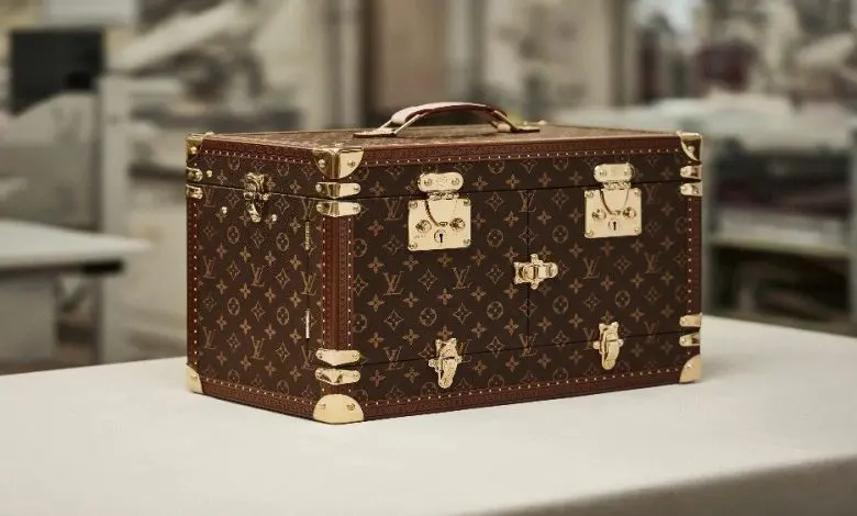 Louis Vuitton își onorează originile cu noul Vanity Mahjong