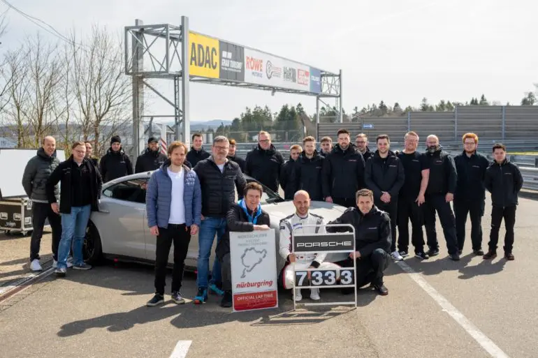 Nou record pe Nürburgring pentru Porsche Taycan
