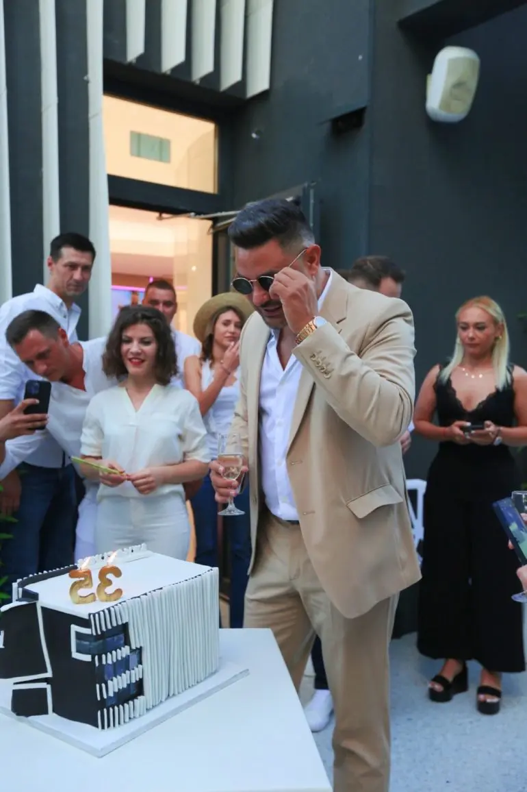 Fondatorul clinicii Swiss, Valentin Burada și-a serbat ziua de naștere în cadrul unui eveniment exclusivist din Capitală