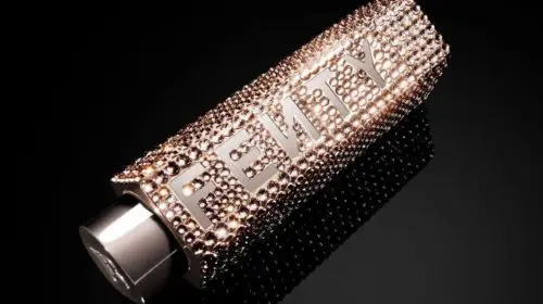 Rihanna a lansat un ruj de 500 de dolari