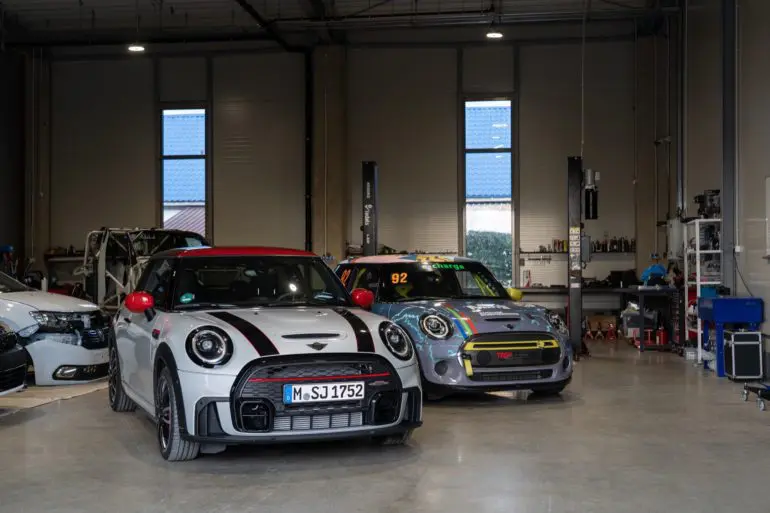 GALERIE FOTO: MINI John Cooper Works în vizită la MIMI şi Engage Engineering