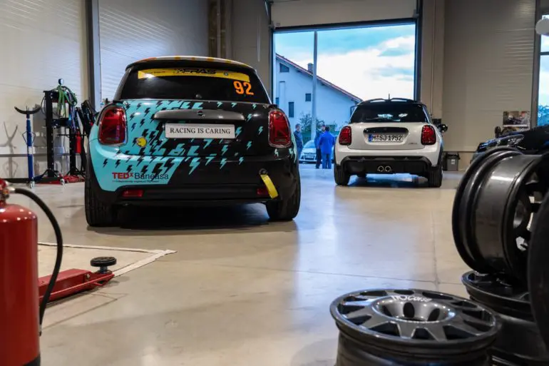 GALERIE FOTO: MINI John Cooper Works în vizită la MIMI şi Engage Engineering