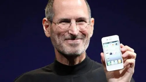 Un iPhone din prima generație a fost vândut pentru o sumă uriașă