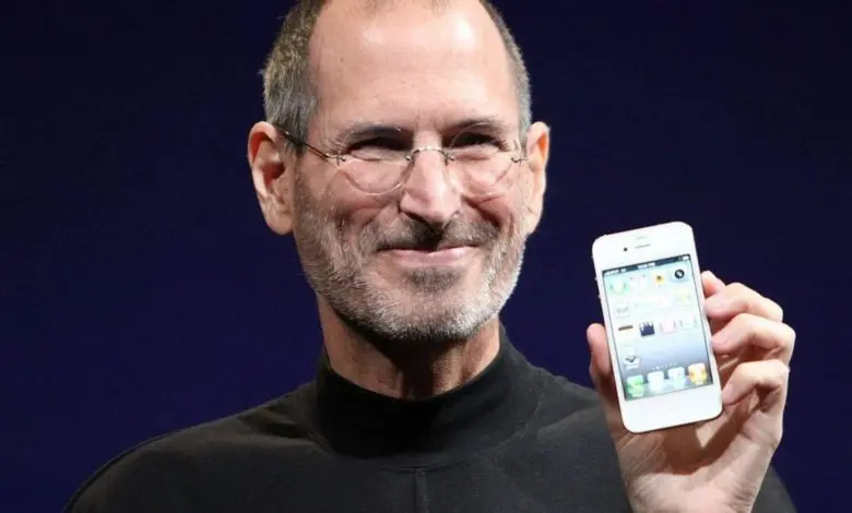 Un iPhone din prima generație a fost vândut pentru o sumă uriașă