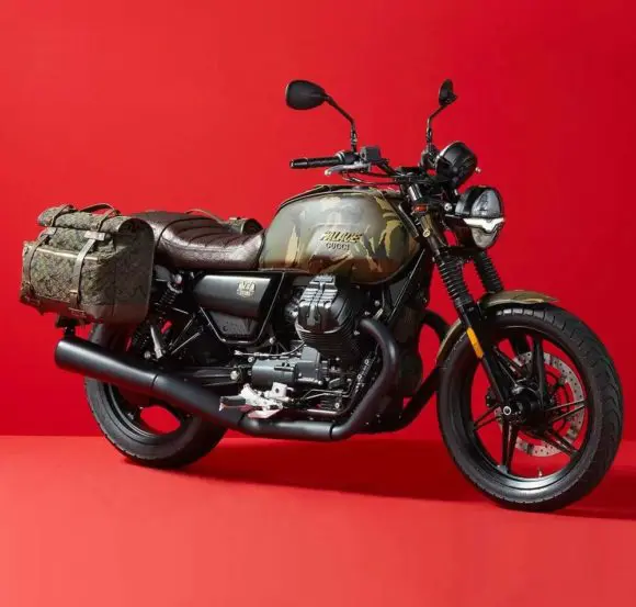Motocicleta Palace x Gucci x Moto Guzzi V7 te va plimba cu stil