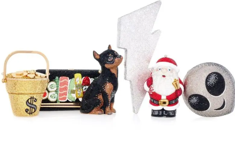 Familia Kardashian și Judith Leiber lansează o colecție de genți