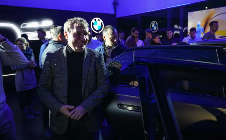 De 7 ori 7 - o şedinţă foto unică despre evoluţia limuzinei de lux BMW