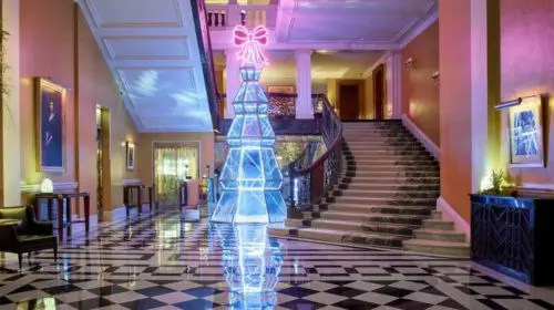 Jimmy Choo a creat un brad de Crăciun de 5 metri