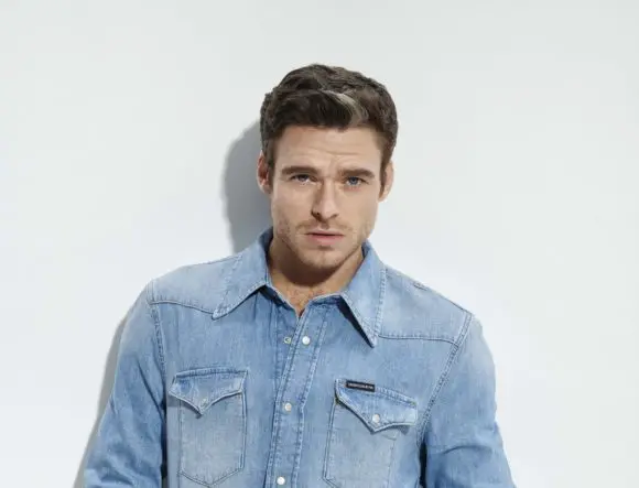 Richard Madden – simbolul contemporan al autenticității și masculinității
